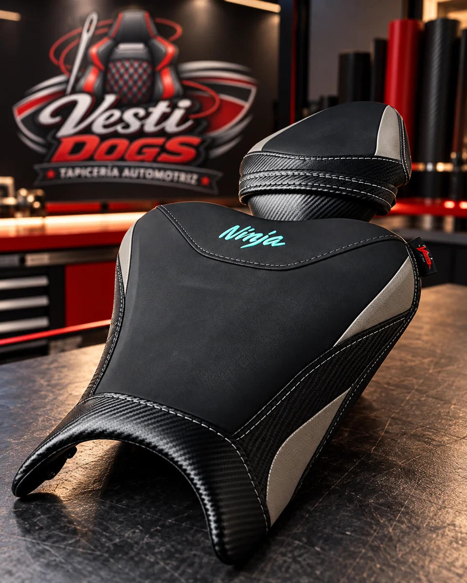 Asiento de moto con bordado Ninja y detalles verdes